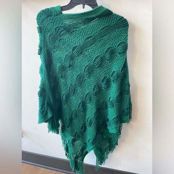 Green shawl/poncho - Picture 2 of 2
